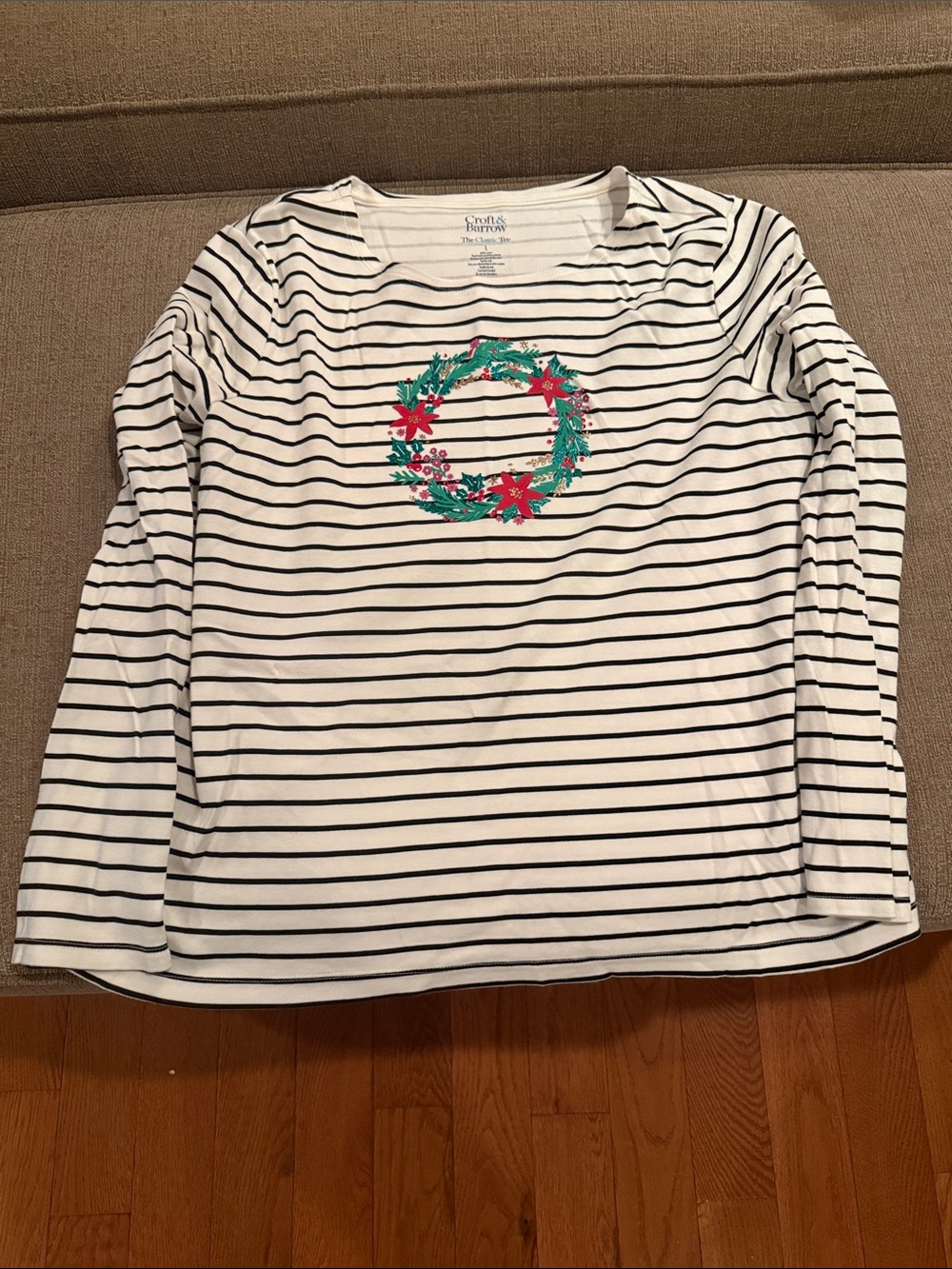 croft & barrow White Striped Long Sleeve Top Green and Red Wreath woman’s large